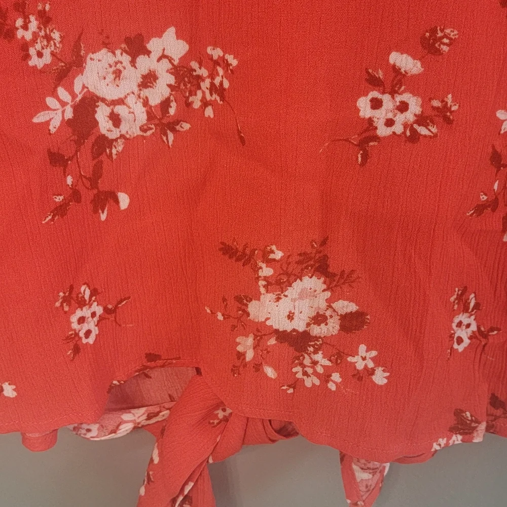 LUQ NWT Mango Berry Floral VNeck Tie Front Womens Prairie Top Size Large‎ - Picture 9 of 10